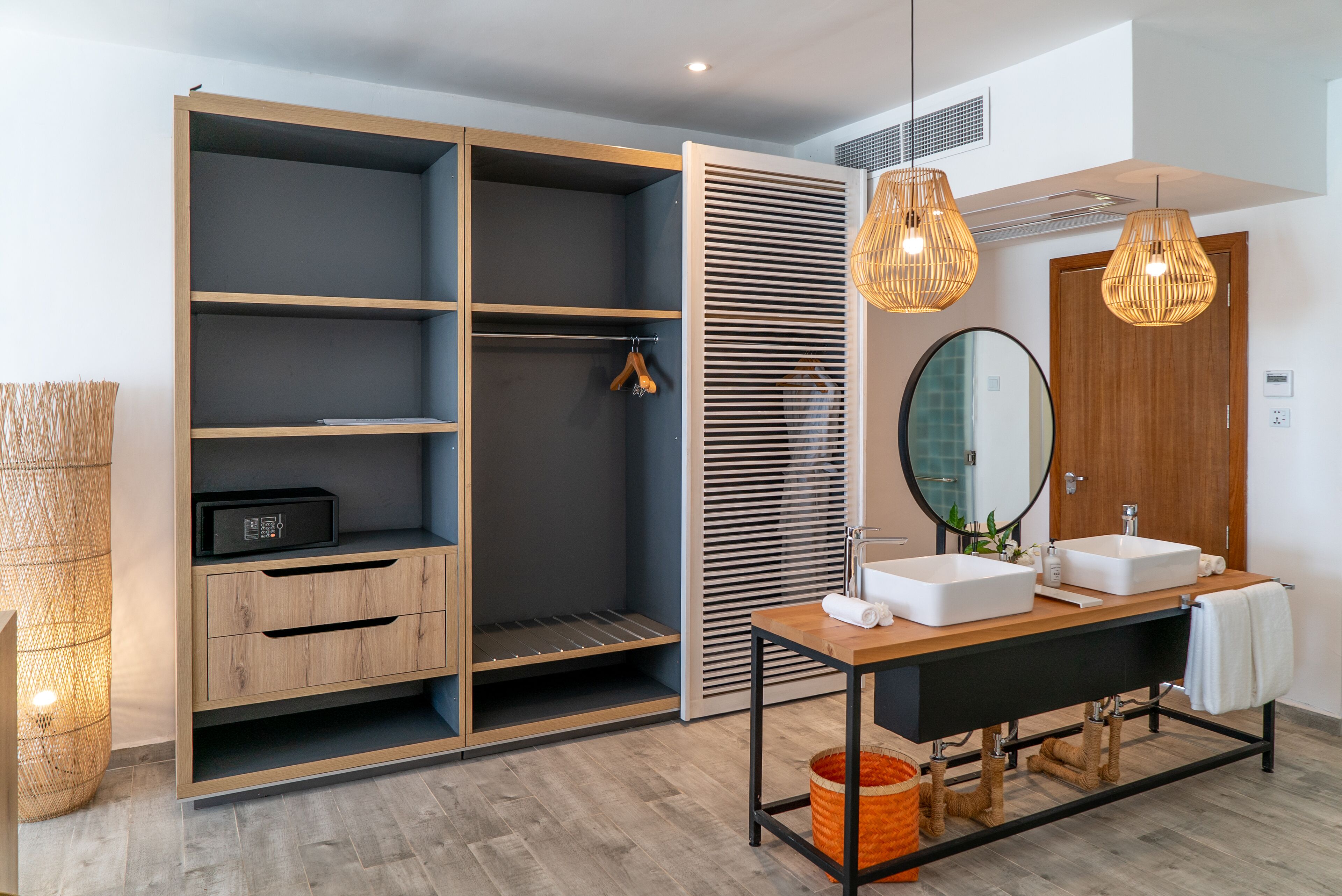 1 bedroom, egyptian cotton sheets, premium bedding, select comfort beds