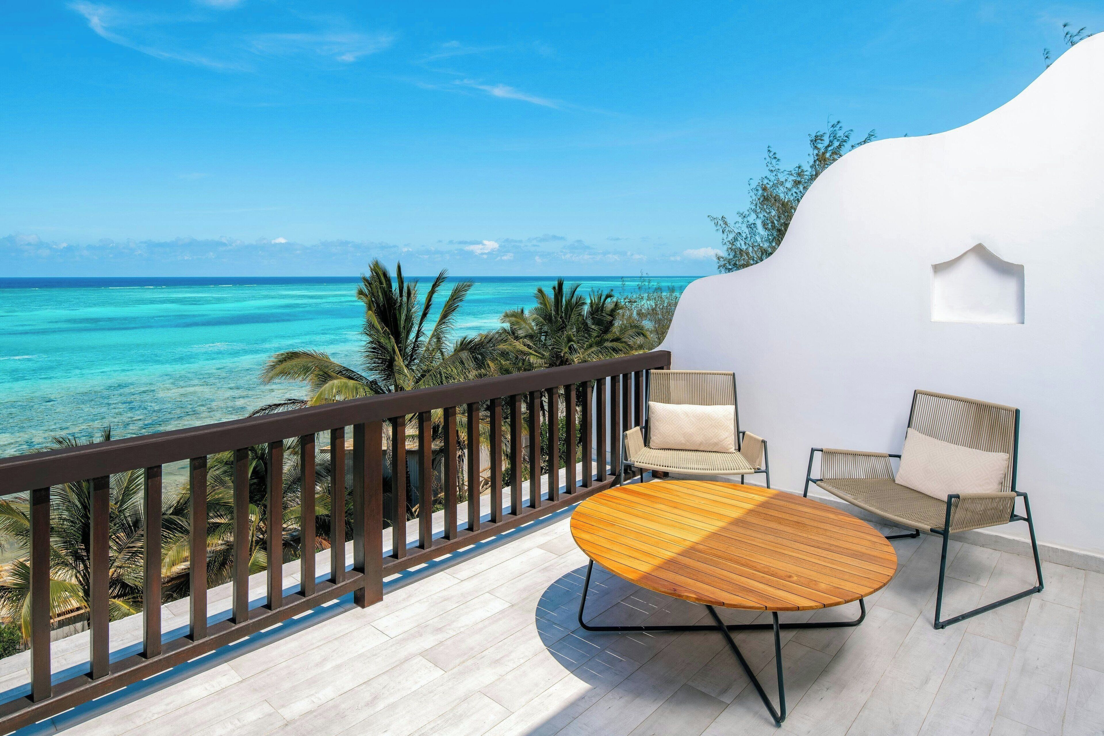 Deluxe Room, 1 King Bed, Oceanfront | Egyptian cotton sheets, premium bedding, Select Comfort beds, minibar