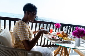 Tägliches Frühstücksbuffet (23 USD pro Person)