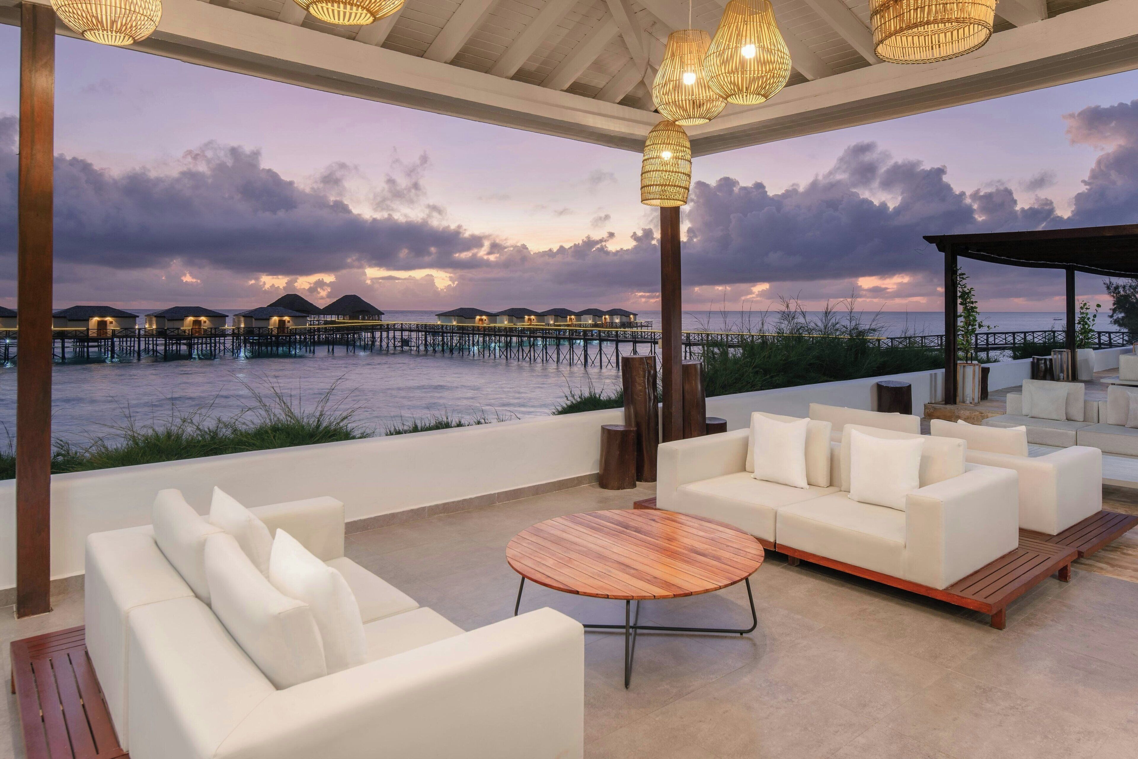 outdoor pool, open 6:30 am to 7:00 pm, free pool cabanas, pool umbrellas