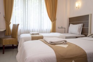 Superior Double or Twin Room | Desk, laptop workspace, free WiFi, bed sheets - Dago's Hill Hotel (Bandung)