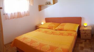 Apartment | 2 bedrooms, free WiFi, bed sheets