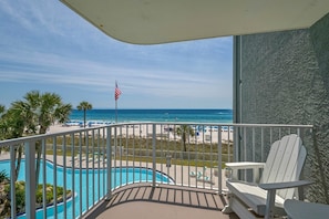 Property grounds - Experience luxury in this 3-bedroom oceanfront condo in Panama City Beach. (Panama City Beach)