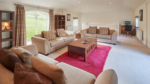 Ferienhaus | Wohnzimmer | 32-Zoll-Flachbildfernseher mit Digitalempfang, Fernseher