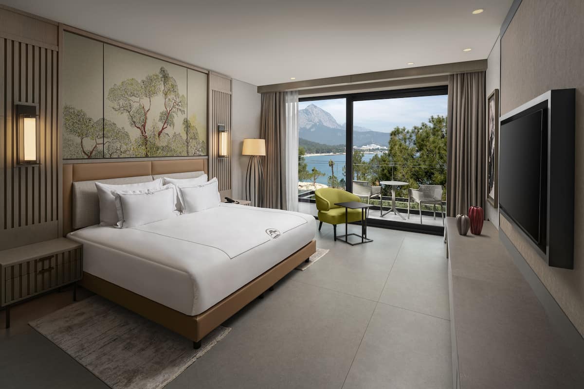 2 bedrooms, free minibar items, in-room safe, soundproofing