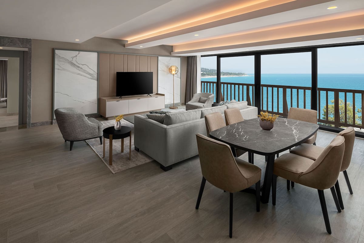 Queen Suite Unique Sea View | Living area