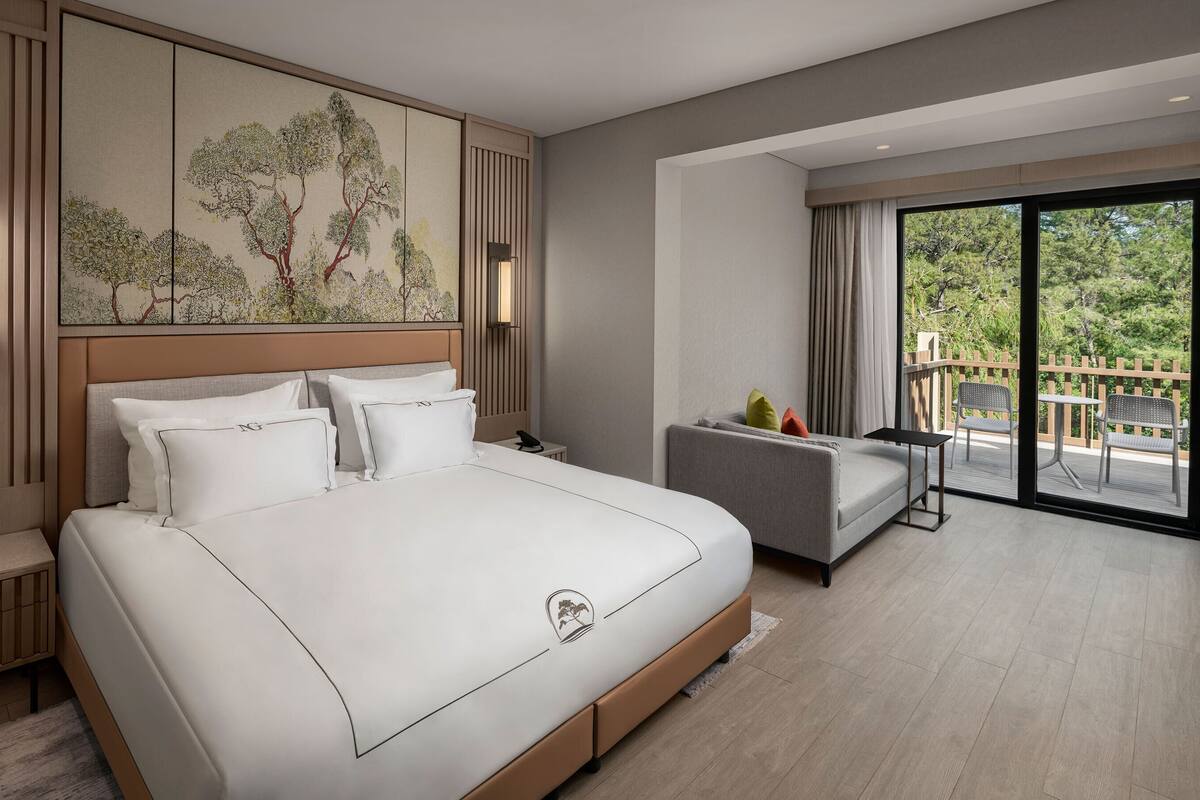 Superior Room Forest View |  高档床上用品、免费迷你吧物品、客房内保险箱、隔音