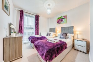 Apartment | 2 bedrooms, individually decorated, individually furnished, desk - Paladin Place (Redhill)