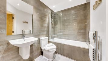 Apartment | Bathroom | Shower, free toiletries, hair dryer, soap