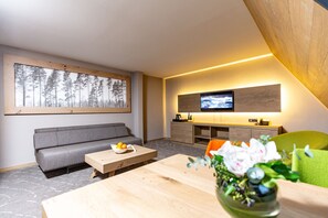 豪華三人房 | 羽絨被、記憶床墊、迷你吧、客房內保險箱