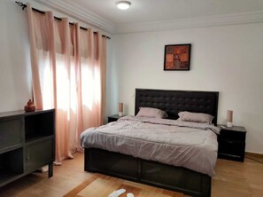 3 bedrooms, WiFi - New, tastefully decorated apartment (Dakar)