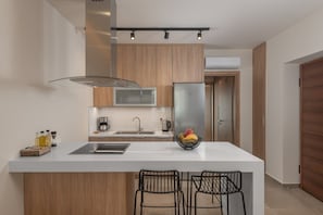 Fridge, oven, stovetop, electric kettle - Lucian City Apartments - Pothos Apartment (Ρόδος)