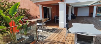 BEAUTIFUL MODERN VILLA WITH SWIMMING POOL sea view 400 m from the beach