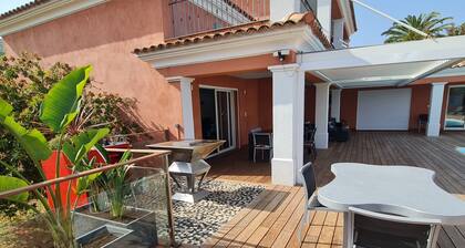 BEAUTIFUL MODERN VILLA WITH SWIMMING POOL sea view 400 m from the beach
