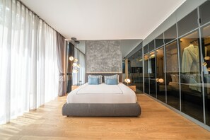 Ropa de cama hipoalergénica y minibar con artículos gratuitos 