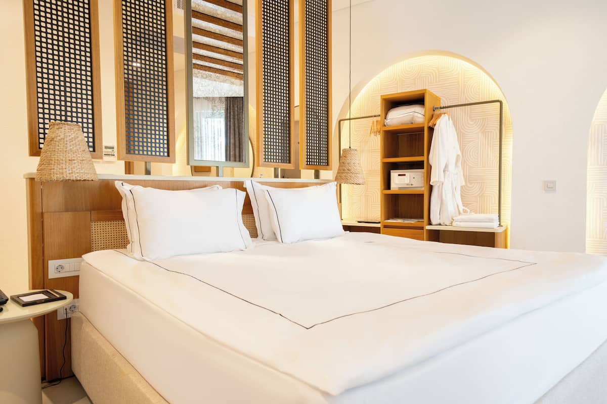 Bungalow Swim-up | Allergikerbettwaren, kostenlose Minibar, Zimmersafe, Schreibtisch