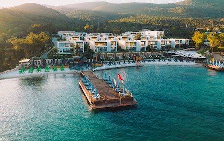 Exterior. The Norm Collection Door'a Bodrum