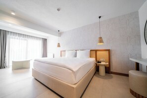 1 bedroom, hypo-allergenic bedding, free minibar, in-room safe