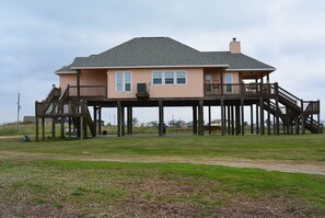 House, 2 Bedrooms | Exterior