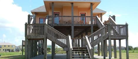 House, 2 Bedrooms | Exterior