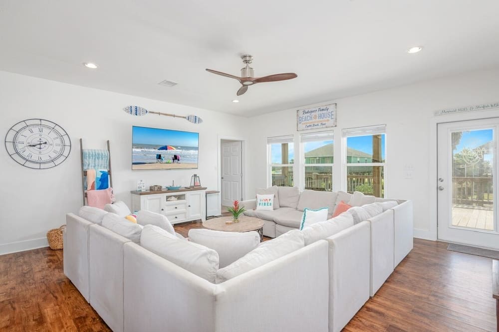 Life's A Beach 3 Bedroom Home - Crystal Beach, TX