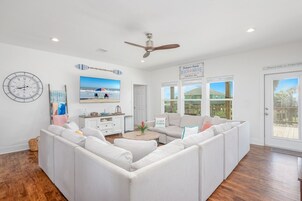 House, 3 Bedrooms | Living area