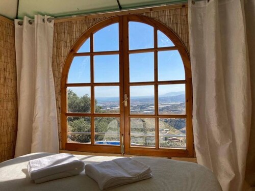 Treehouse/ Casa Arbol , Stunning sea views, Sleeps 4. Spa,Free Wifi. Pool Table 
