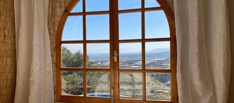 Treehouse/ Casa Arbol , Stunning sea views, Sleeps 4. Spa,Free Wifi. Pool Table 