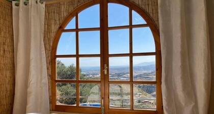 Treehouse/ Casa Arbol , Stunning sea views, Sleeps 4. Spa,Free Wifi. Pool Table