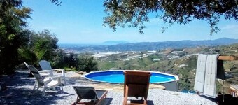 Treehouse/ Casa Arbol , Stunning sea views, Sleeps 4. Spa,Free Wifi. Pool Table