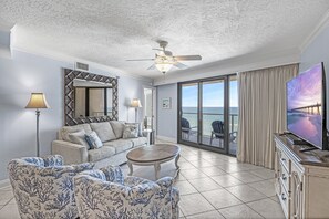 Smart TV - Golf Cart ~ Beachfront ~ Private Balcony ~ Community Pool ~ Gulf Views (Miramar Beach)