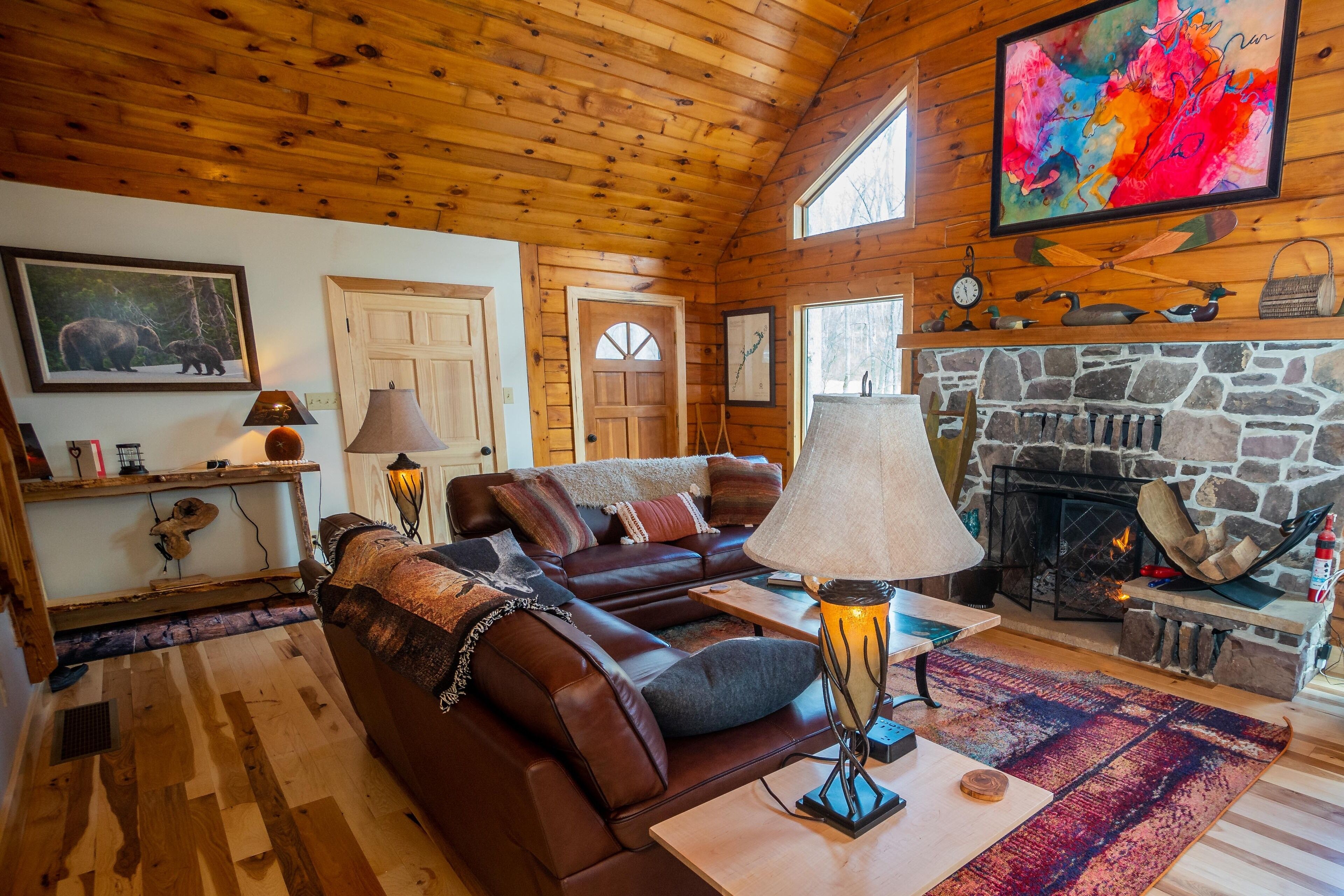 Smart TV, chimenea, videojuegos y reproductor de DVD 