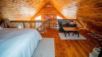 5 bedrooms, iron/ironing board, WiFi, bed sheets