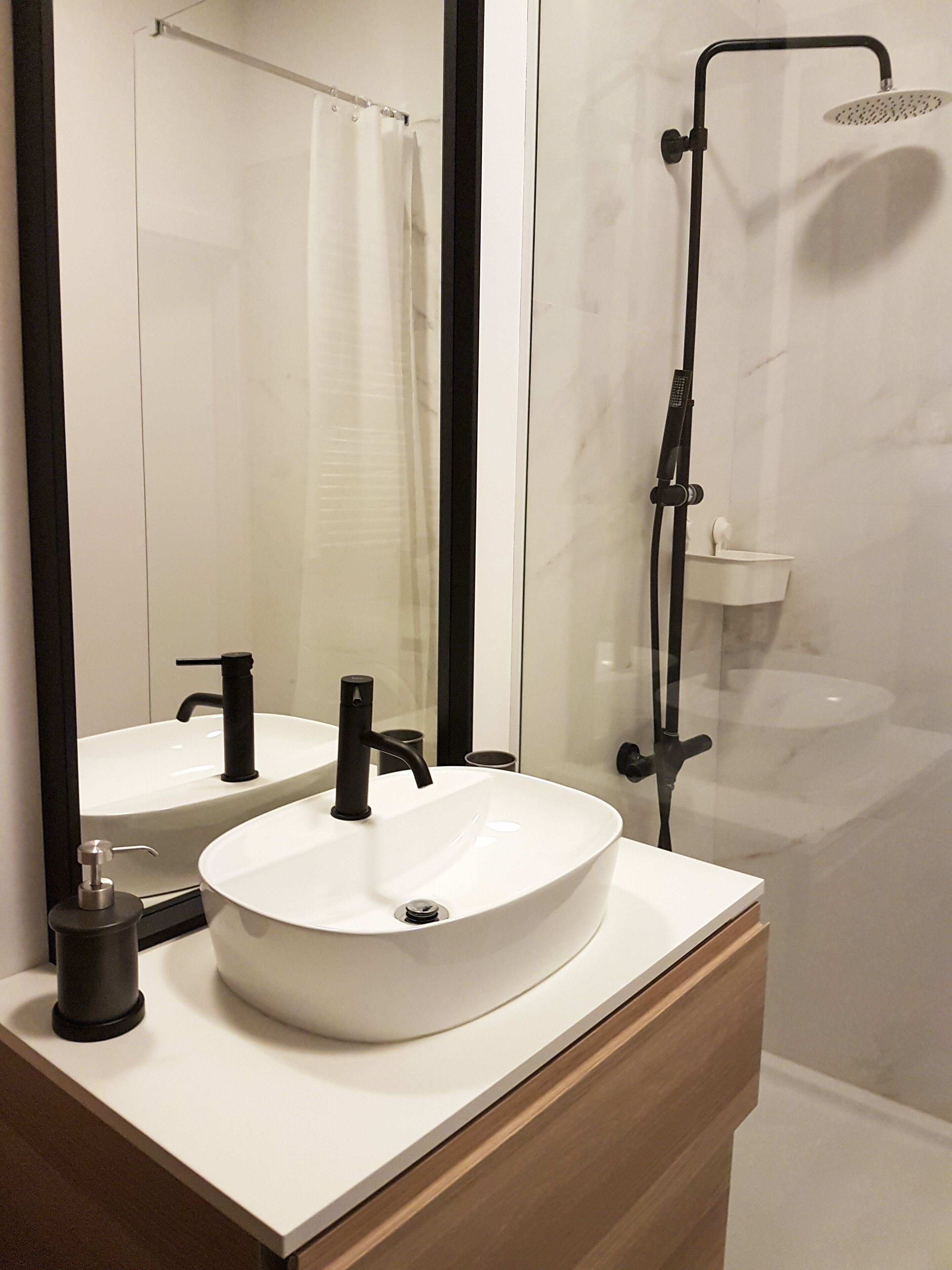 Design appartement | Badkamer met wastafel