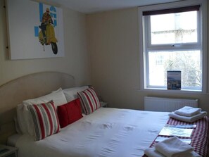 Soundproofing, free WiFi, bed sheets - Bow Street Runner (Hove)