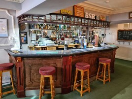 Bar (en el alojamiento)