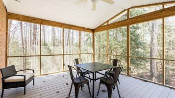 House (182 Byars St) | Balcony