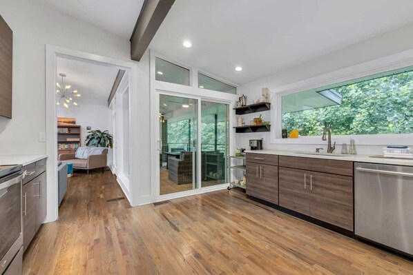 Interior - ♥ Mission Ridge Midcentury - Family Friendly - Valley Views -  High Speed Wifi (Rossville)