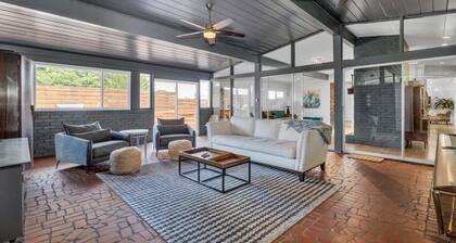 ♥ Mission Ridge Midcentury - Family Friendly - Valley Views - High Speed Wifi