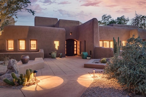 Panoramic Desert & Mountain Views by The Boulders!