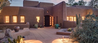 Panoramic Desert & Mountain Views by The Boulders!