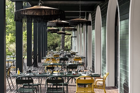 Breakfast, lunch, dinner and brunch served . 70 Hectares ... & L'Océan - Fontenille Collection