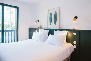 经典双人房 | 高档床上用品、迷你吧（备有免费物品）、客房内保险箱、办公桌