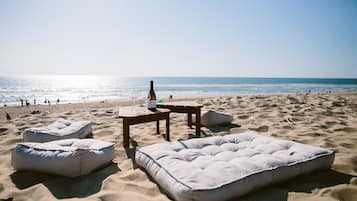 Una playa cerca, toallas de playa