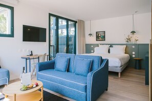 套房, 海洋景观 | 高档床上用品、迷你吧（备有免费物品）、客房内保险箱、办公桌