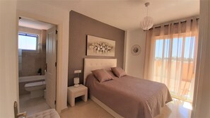 2 chambres, fer et planche à repasser, lit parapluie, Wi-Fi gratuit