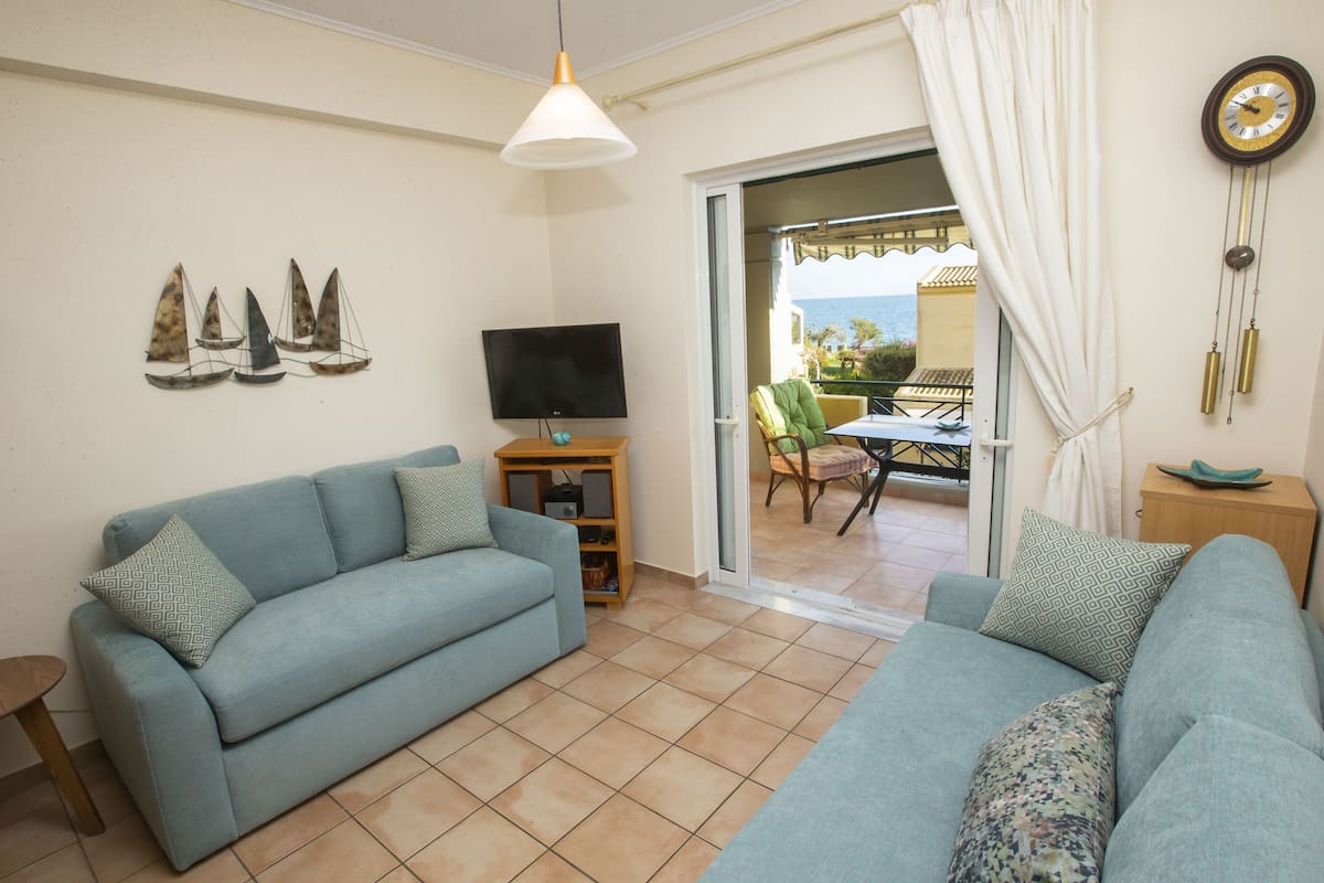 Deluxe Apartment, 1 Bedroom, Sea View | Living area