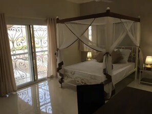 4 bedrooms, in-room safe, iron/ironing board, WiFi