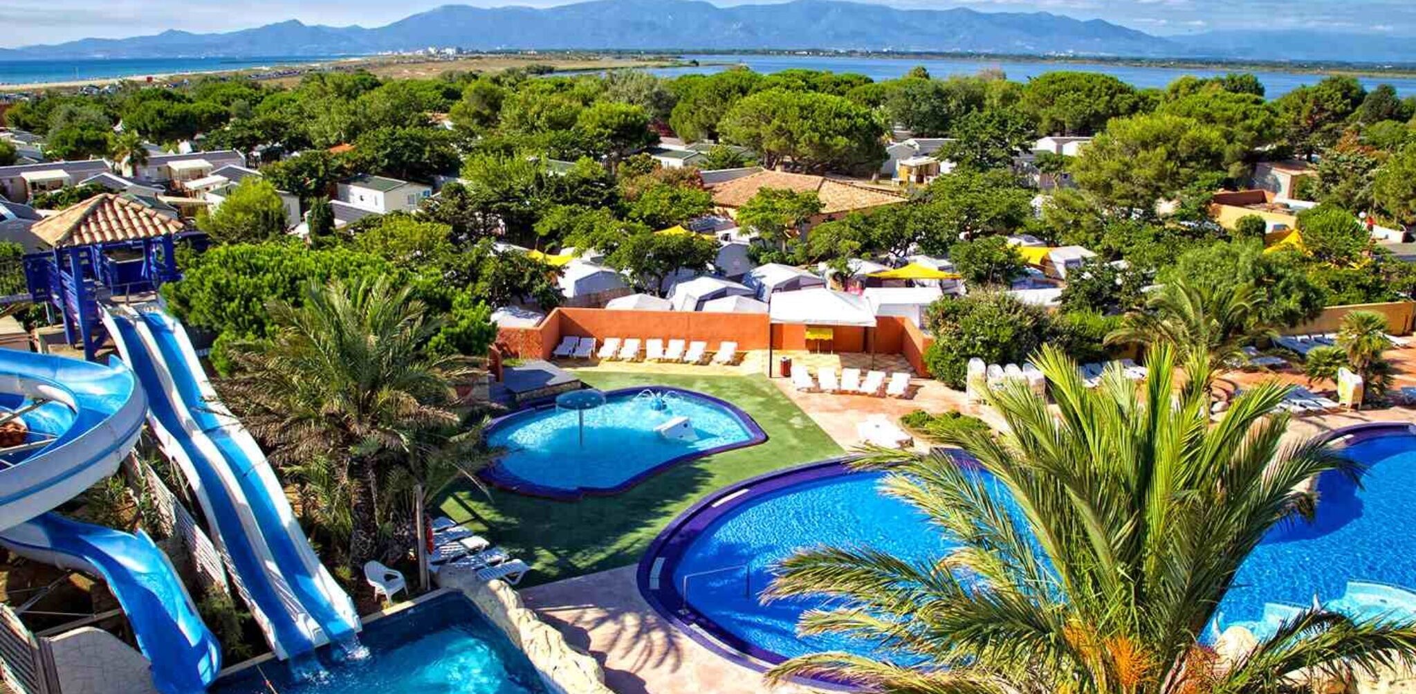 Innendørsbasseng og utendørsbasseng