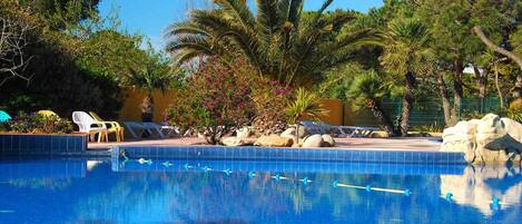 屋内プール、屋外プール